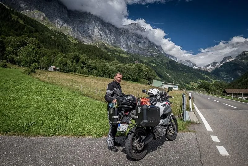 Assistance motocyklowe – czy obejmuje